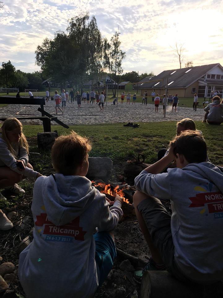 Her løbers der koncentreret ud af skiftezonen (Foto: Fotografen)