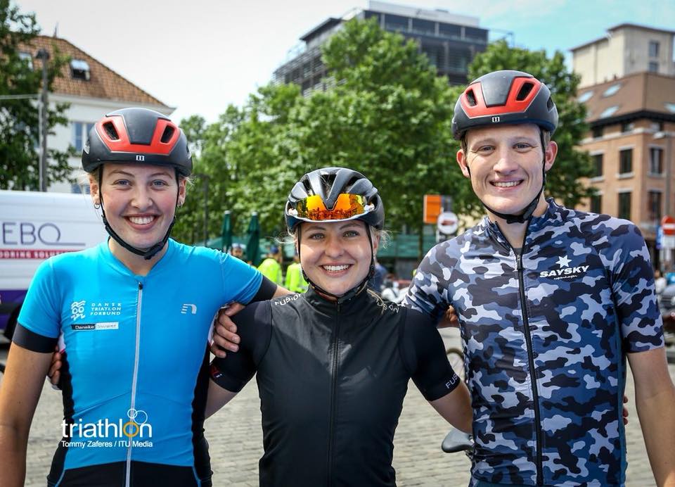 Her løbers der koncentreret ud af skiftezonen (Foto: Fotografen)