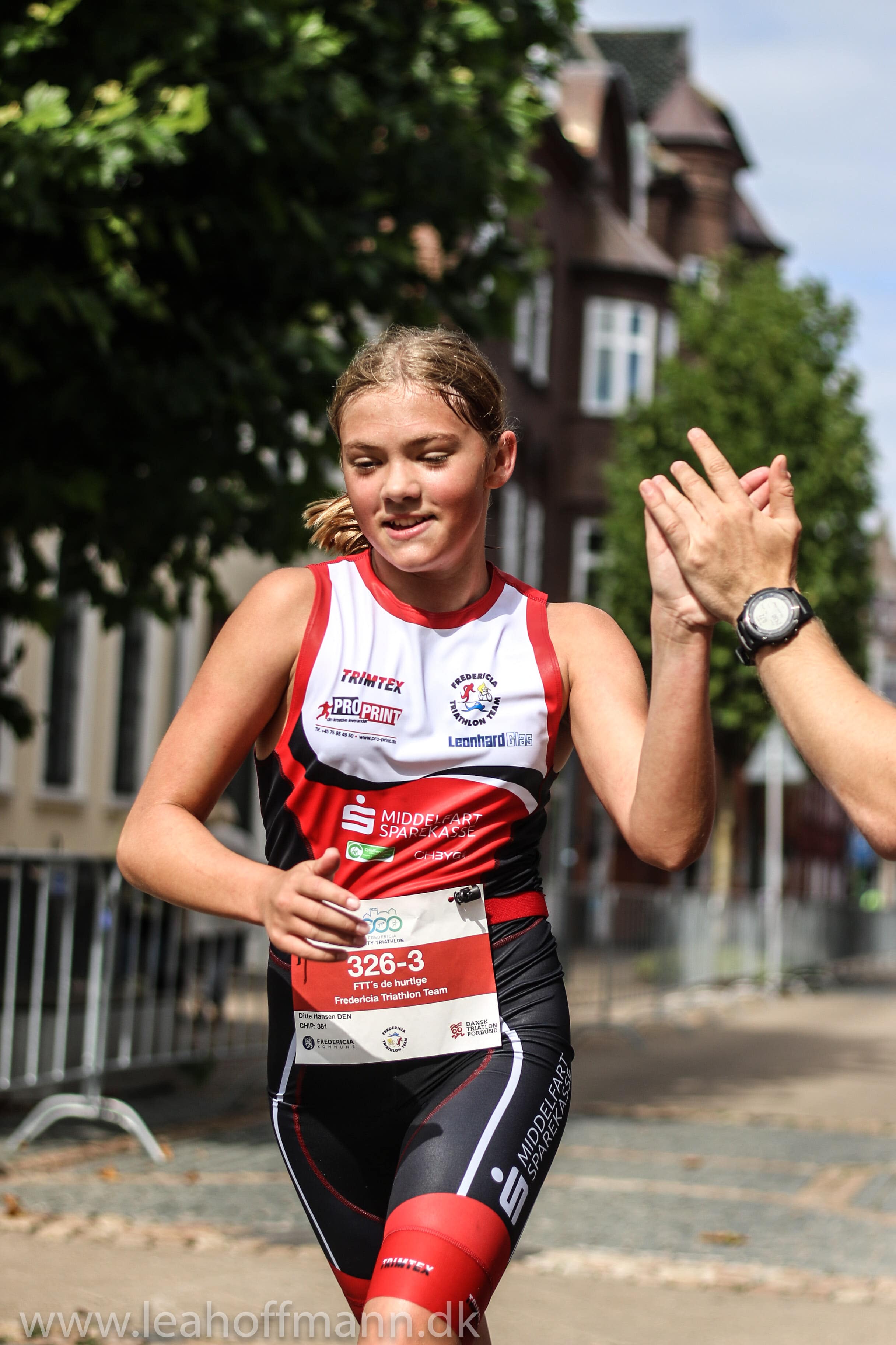 Her løbers der koncentreret ud af skiftezonen (Foto: Fotografen)